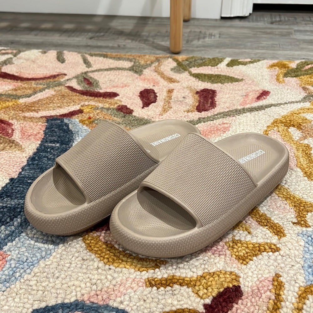 Cushion cloud slide